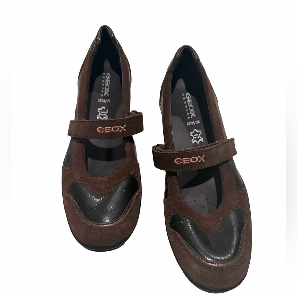 Geox Respire Mary Jane shoe
W 5.5 Brown Leather 
Velcro closer
Solid made shoe